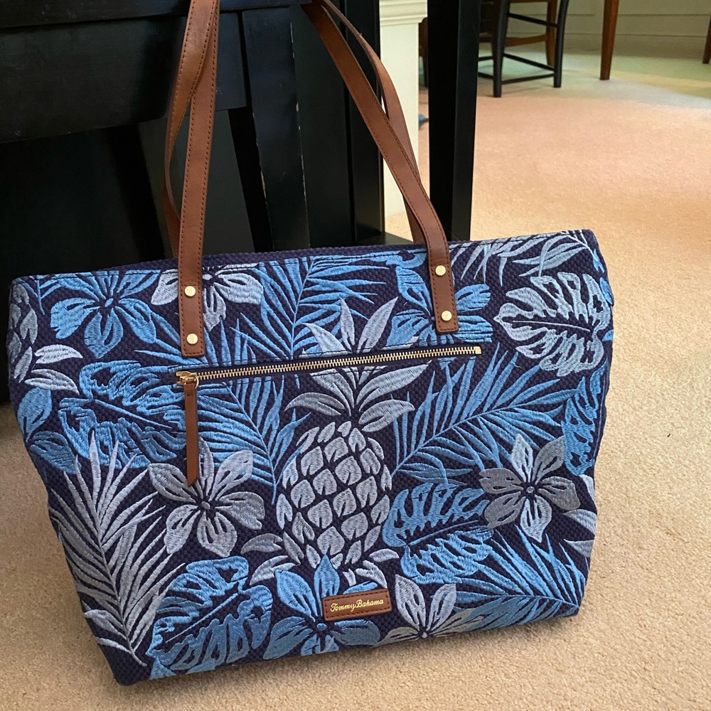 Tommy Bahama embroidered pineapple patch tote